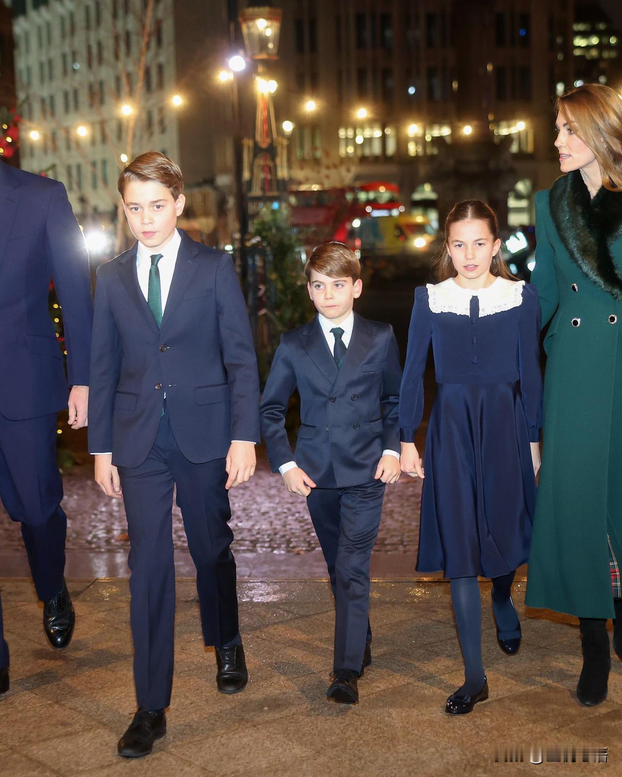 威尔士三宝圣诞音乐会又杀疯了😭每年最期待的王室圣诞名场面来了！威尔士三宝