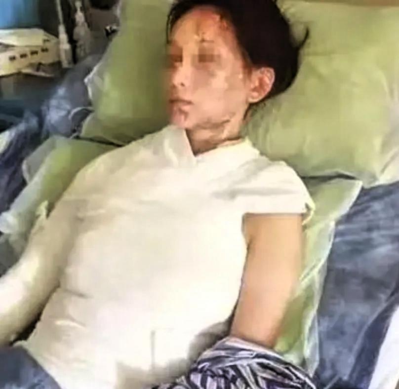 "这就是嘴欠的下场"！浙江一女子吃火锅时喊服务员加汤，可因为顾客多，服务员耽误了