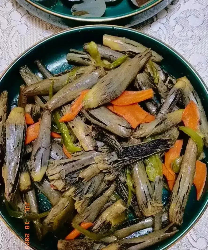 曾经没人要，如今靠养植，虽然很贵，可还是不好吃！曾经有高粱地，或者糜子地，都会