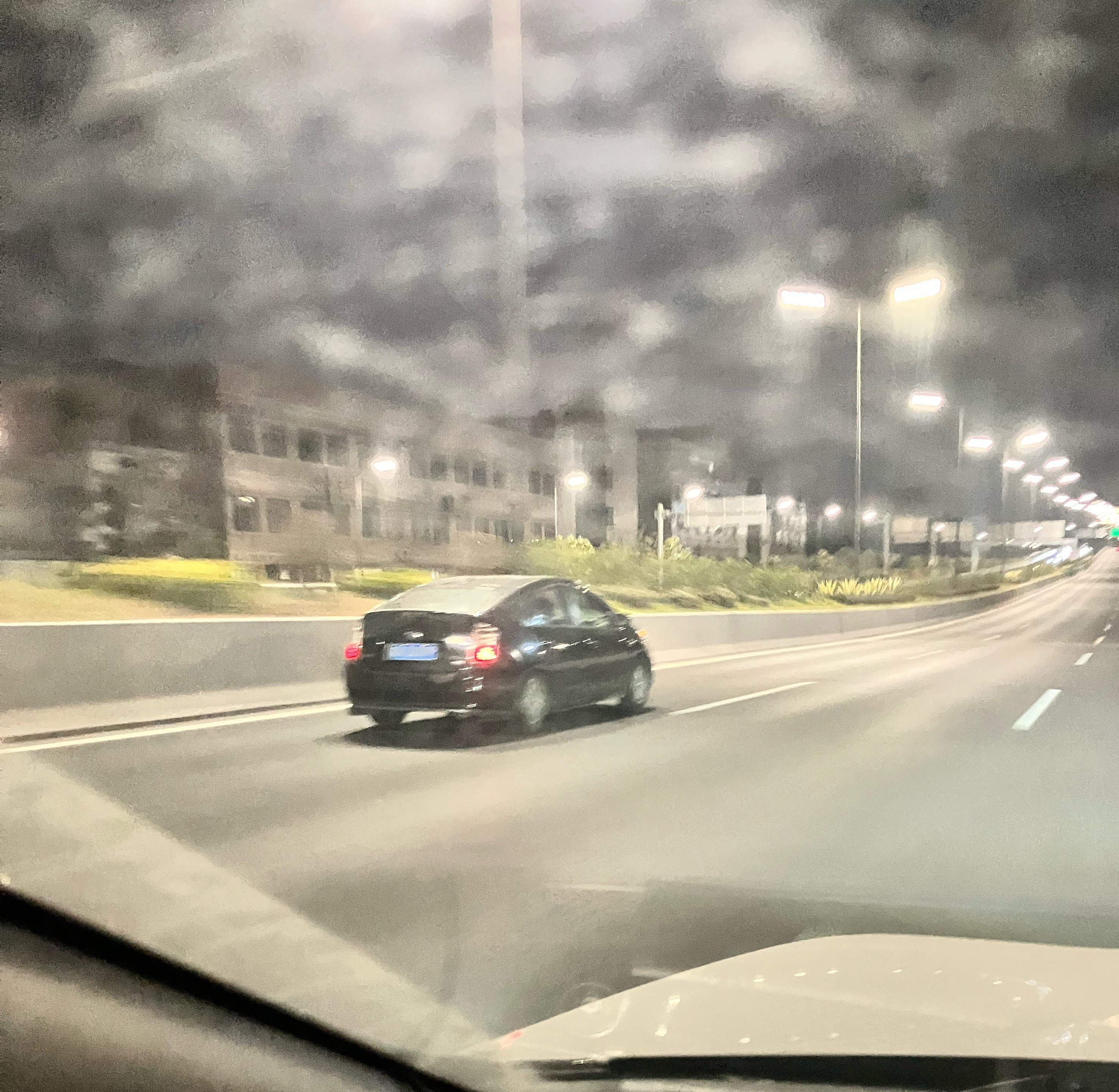 竟然还能看见普锐斯！