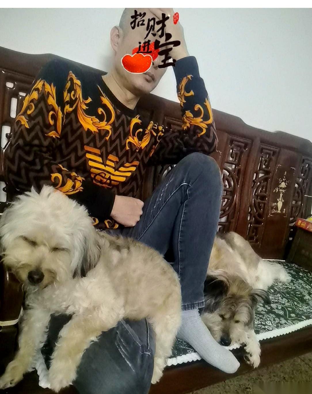 凌晨一点，我看着眼前这个男人，突然觉得好陌生。明明是那个跟我过了十年，闷到你用