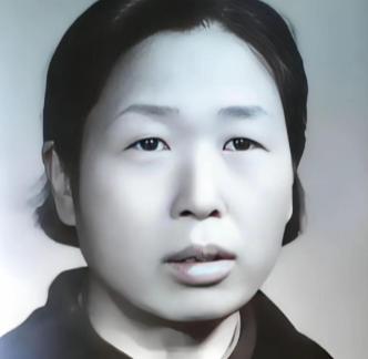 1977年底，原中组部副部长高淑兰被中央免去职务。她收拾好办公桌上的私人物品，交