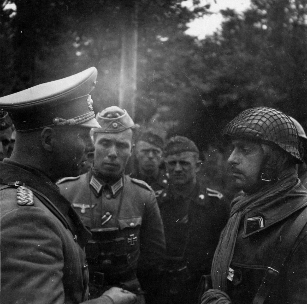 [呲牙笑]配音：你们干的不错，不过我们才是最棒的——1940年，法国战役。德军