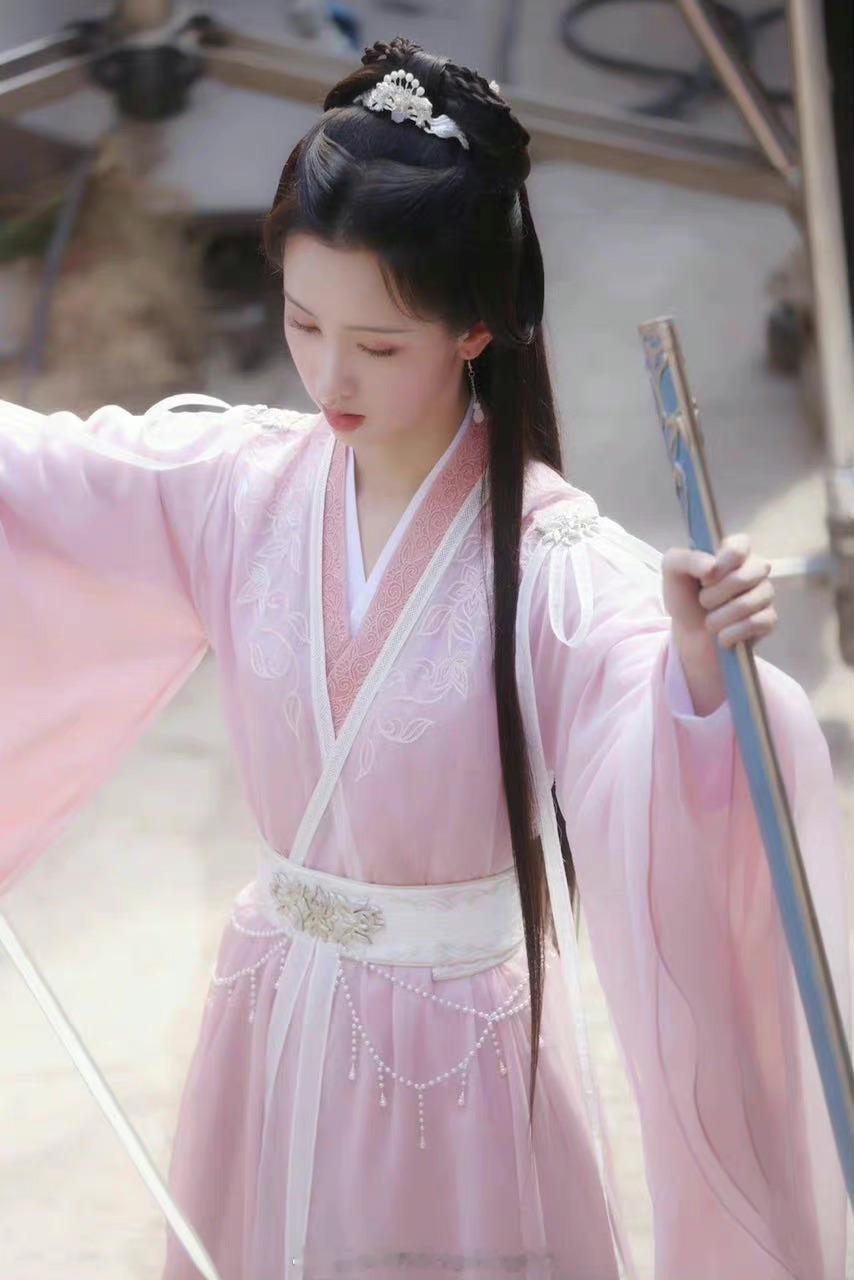 ⭕【盘点一个看上去很武侠剧姐妹花的肩部设计】陈都