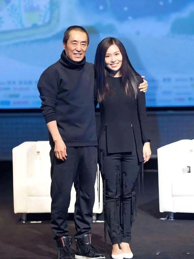 张艺谋的女儿张末曾写道：“我到现在也不明白，像巩俐这样的大明星，她和我爸爸在一起