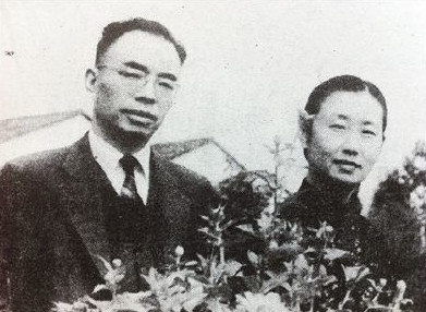 1933年11月的一天，李士群的妻子叶吉卿独自一人去见了大特务徐恩曾，她身穿旗袍
