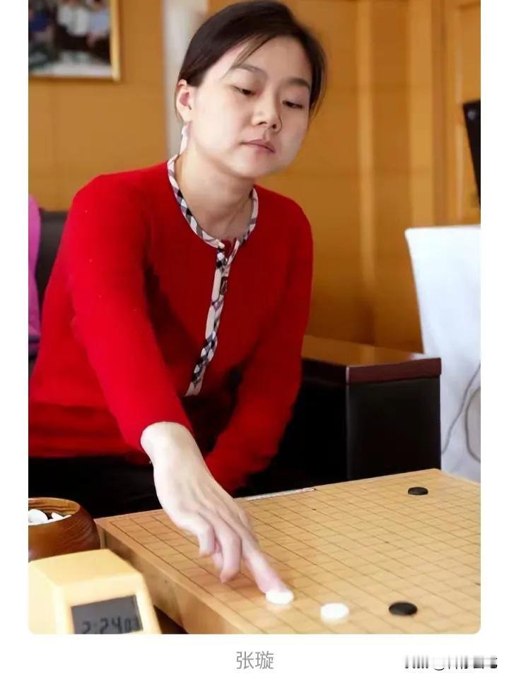 常昊输了丰田杯，回家后连续一周，每天睡不到三小时。眼圈是红的，人却沉默着。大