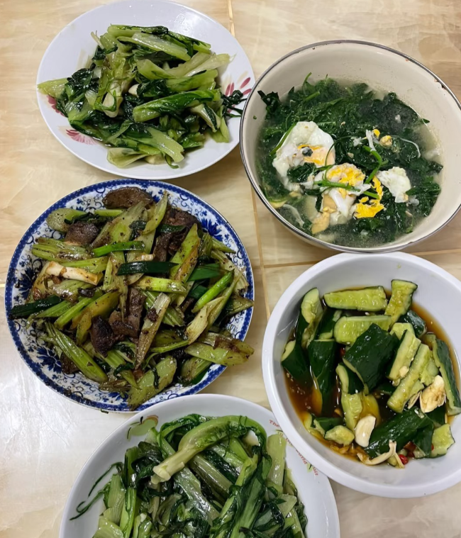 我家的菜真的很离谱吗🥹朋友说看着难受她吃不下，调头就走了我家的菜那难吃吗