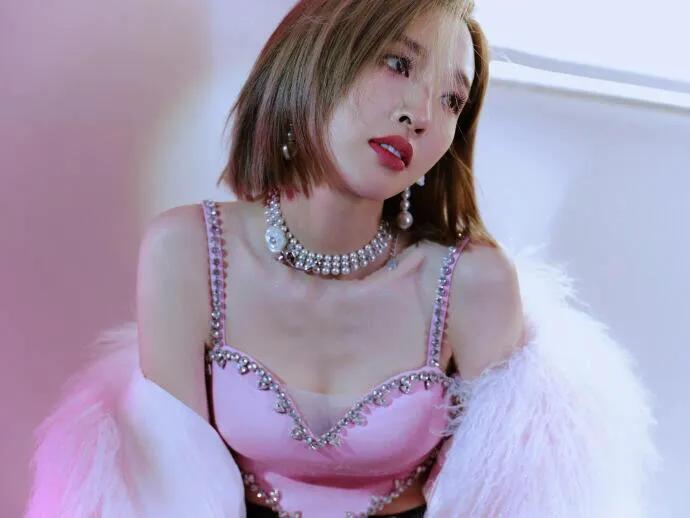 唐艺昕辣妈甜酷造型，甜美性感！！！