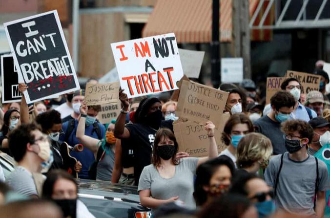 美国明尼苏达州乱了！保不齐还要“造反”！之前在明尼阿波利斯市，联邦移民与海关