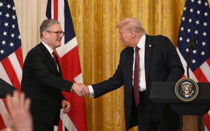 英国的报应来了。这个世界上八成的麻烦都和英国脱不了干系，当年的日不落帝国，在各大