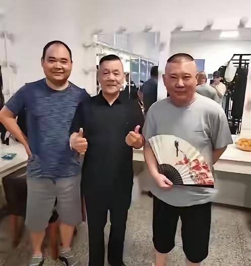 【树大招风】有人透露郭德纲的确在深度思考德云社今后发展道路。树大招风，作为相