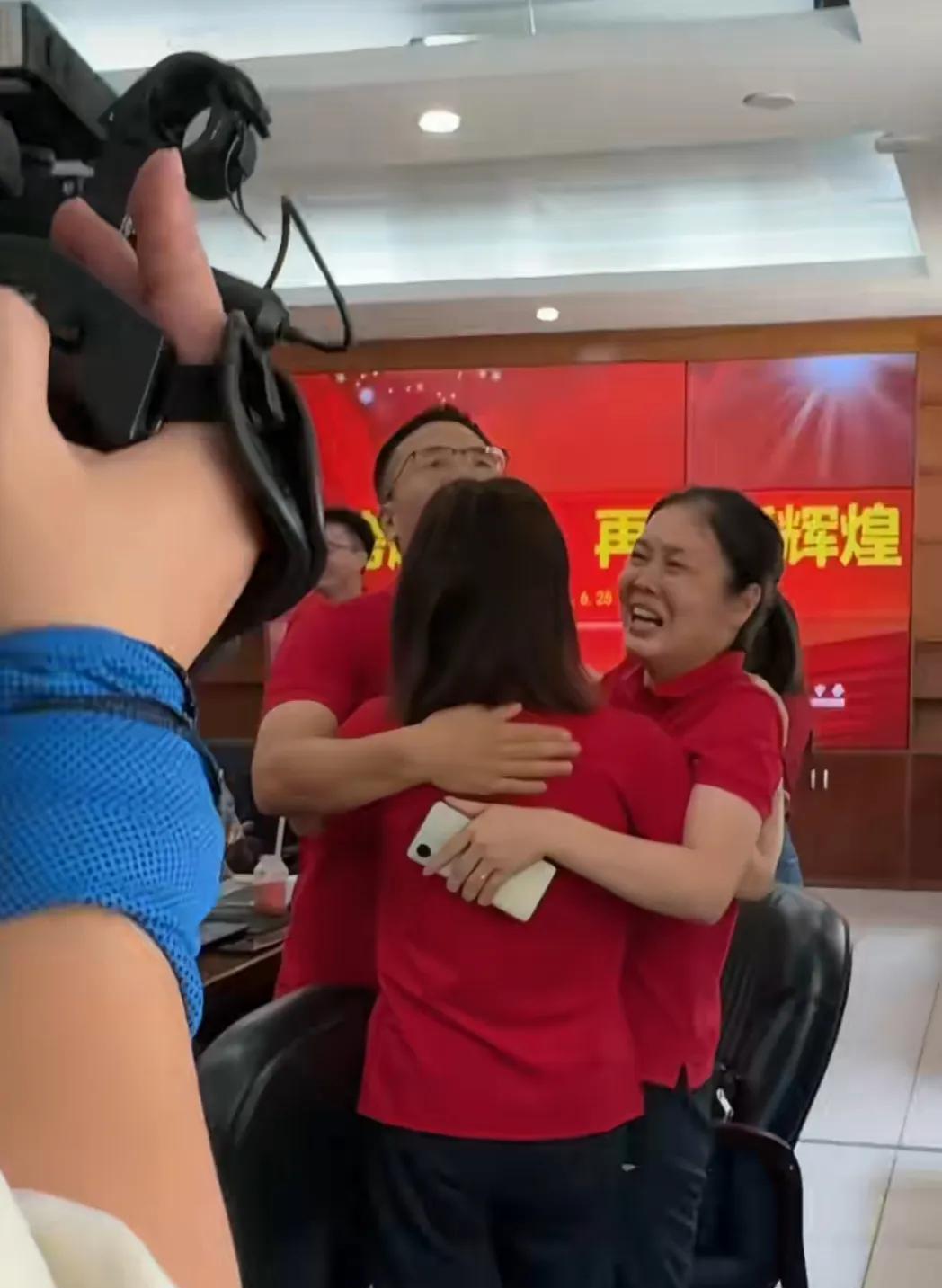 顺德一中这次要把石门中学比下去了，麦恺扬同学获历史类全省前十名，石门中学无前十名