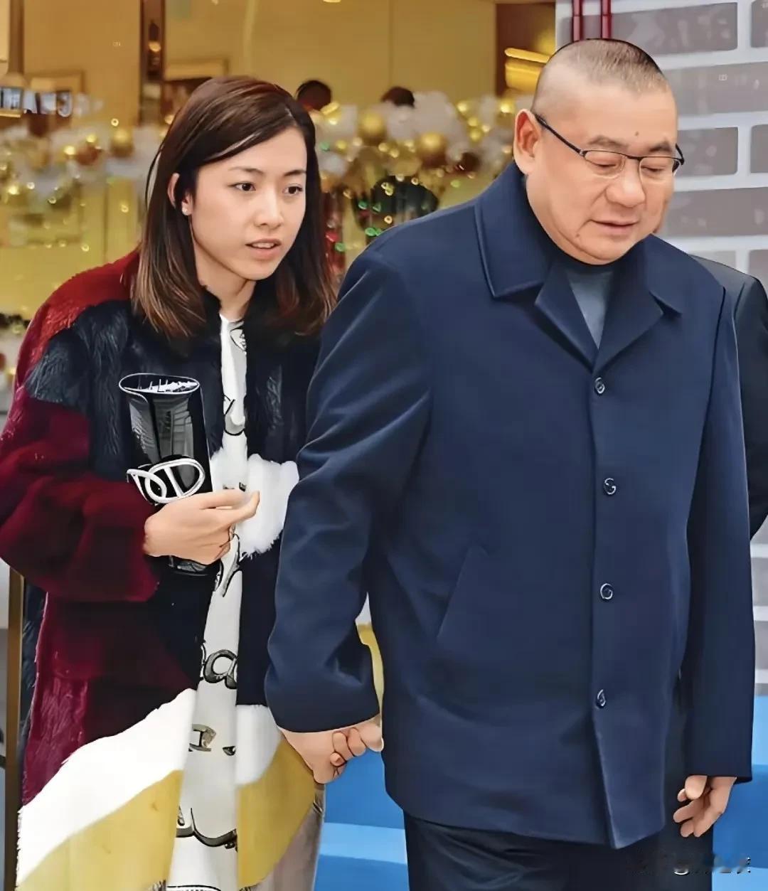 甘比性格温柔，对刘銮雄体贴入微，这都是很多网友对甘比的看法，大概这就叫情绪价值。