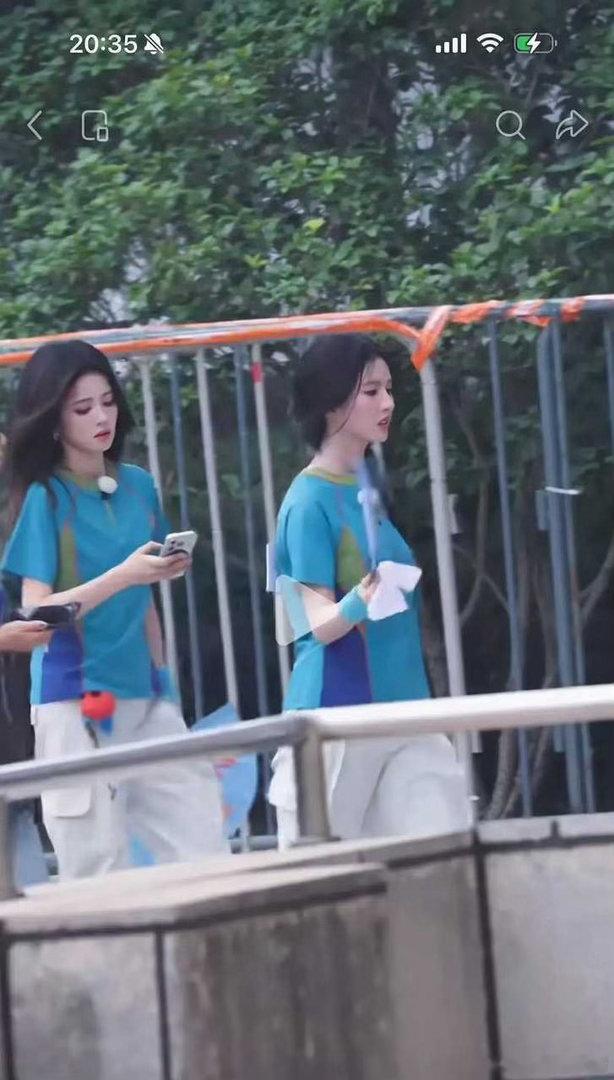 这对比，一个大汗淋漓，一个悠哉悠哉