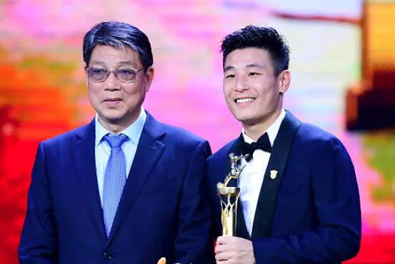 老帅徐根宝向弟子们透露了他坚持做足球青训的动机。在春节期间，徐根宝的诸多弟子武