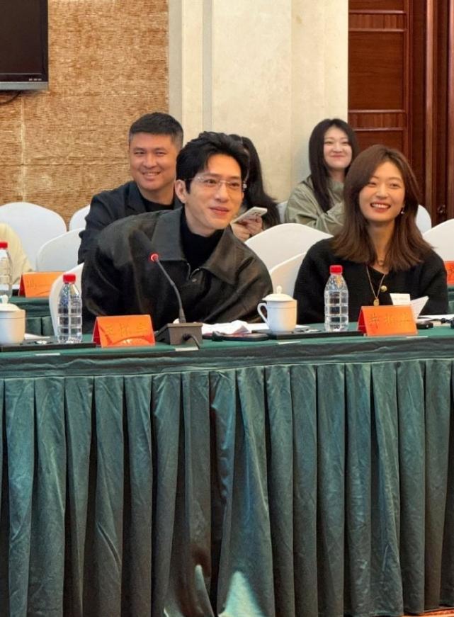 井柏然孙千出席《早春晴朗》研讨会！中国电视艺术委员会给《早春晴朗》颁了研讨会，