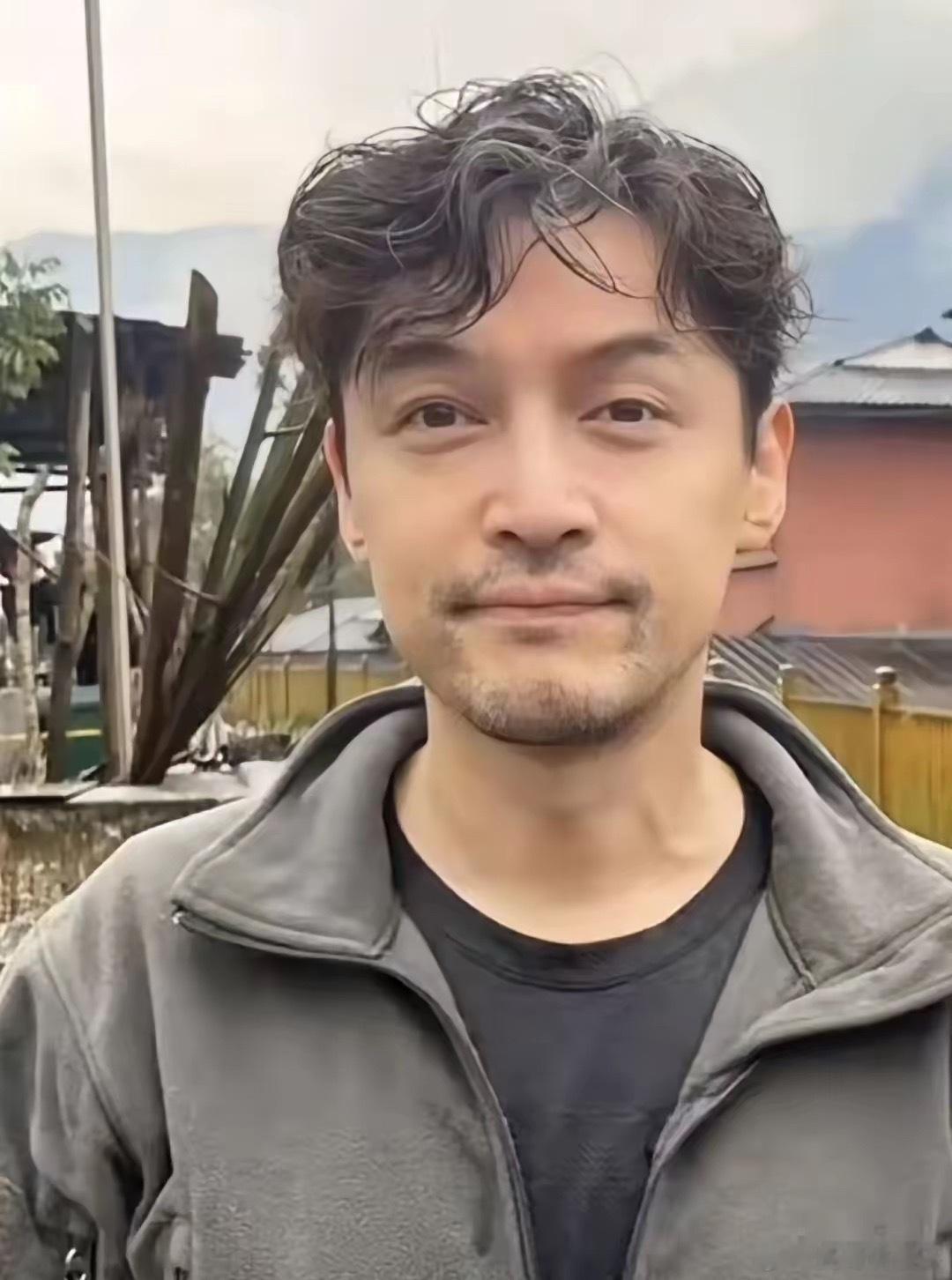 这个世界上我最搞不懂的人,就是胡歌了,明明自己现在儿女双全,为什么还对自己的母亲