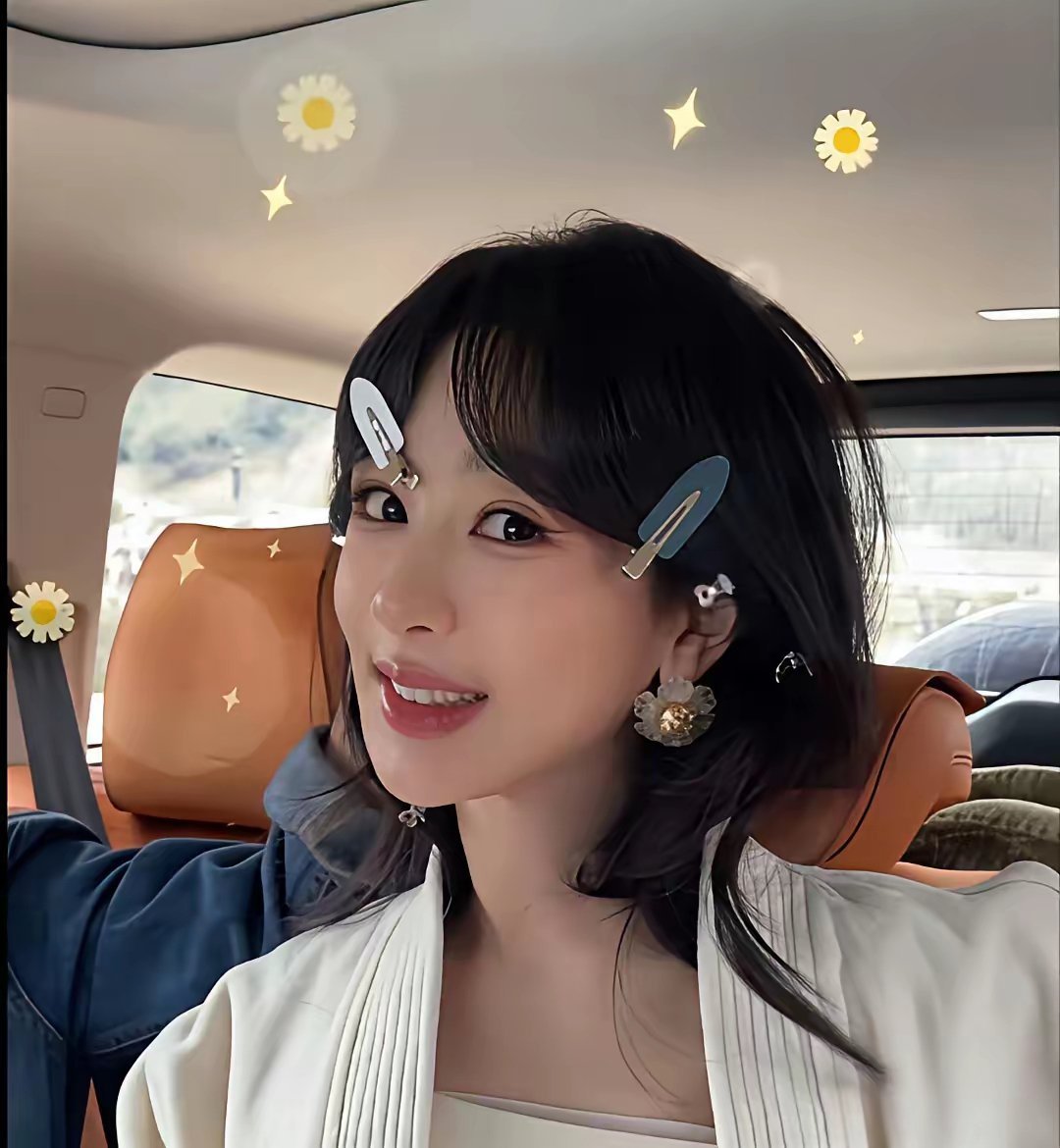 025年10月31日，杨紫和肖战有如下动态：杨紫上午，《生命树》官宣杀青，官博发