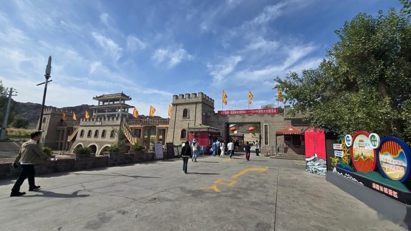 祁连山下是我家（第三季）【祁连山下是我家】黑山悬古壁长城倒挂间悬壁长城“西部八达岭”悬壁长城坐落于嘉