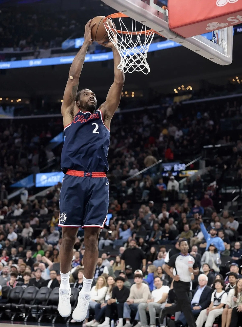 没想到哈登走了，快船反而更猛了，小卡乱砍45+5+5，新来的加兰，马瑟林，杰克逊