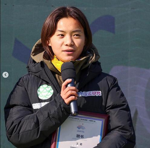 王博士？厉害了：女足球星王霜报考武汉体育学院博士。悄无声息的国内足坛，突然武汉