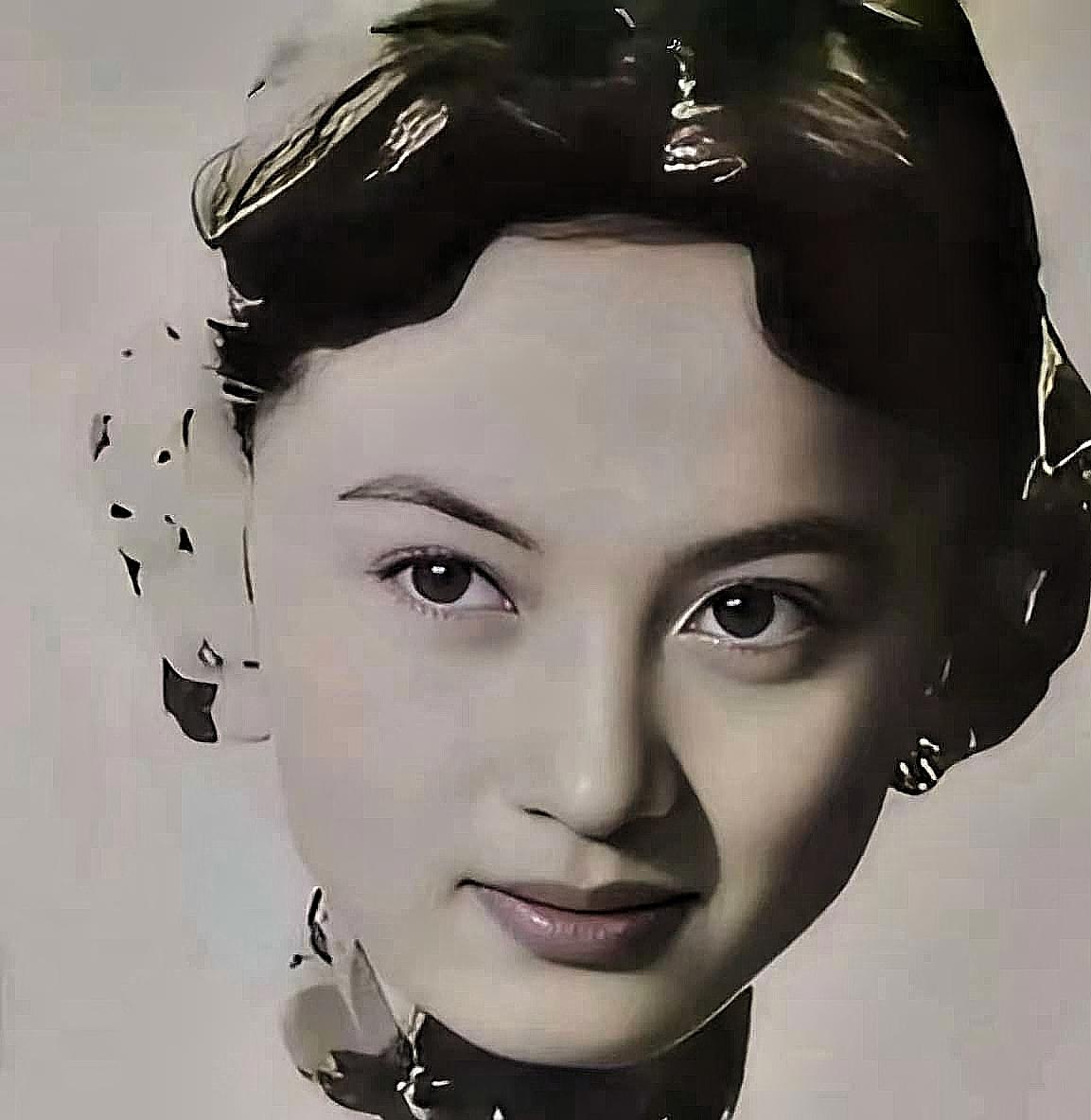 1918年，军阀唐继尧对部下貌美的妻子说：“我楼上有些古董，一起看看？”谁知刚上
