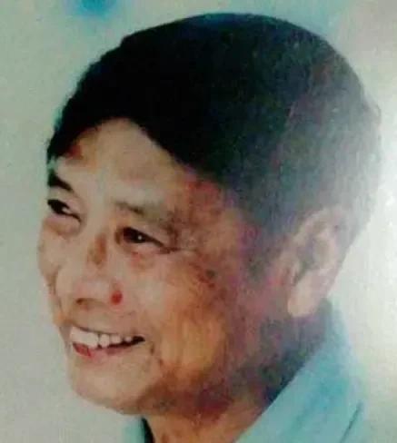 朝鲜战争中，志愿军通信员重伤被围，美军头子奸笑道：“别急，先耍会儿。”200个大