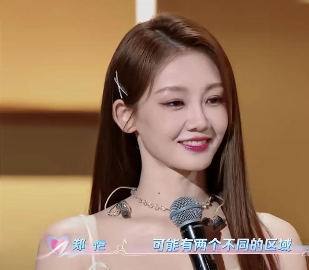 郑恺:“我们家里可能有两个不同的区域,一个区域是我的一个小空间,里面存放着我的一