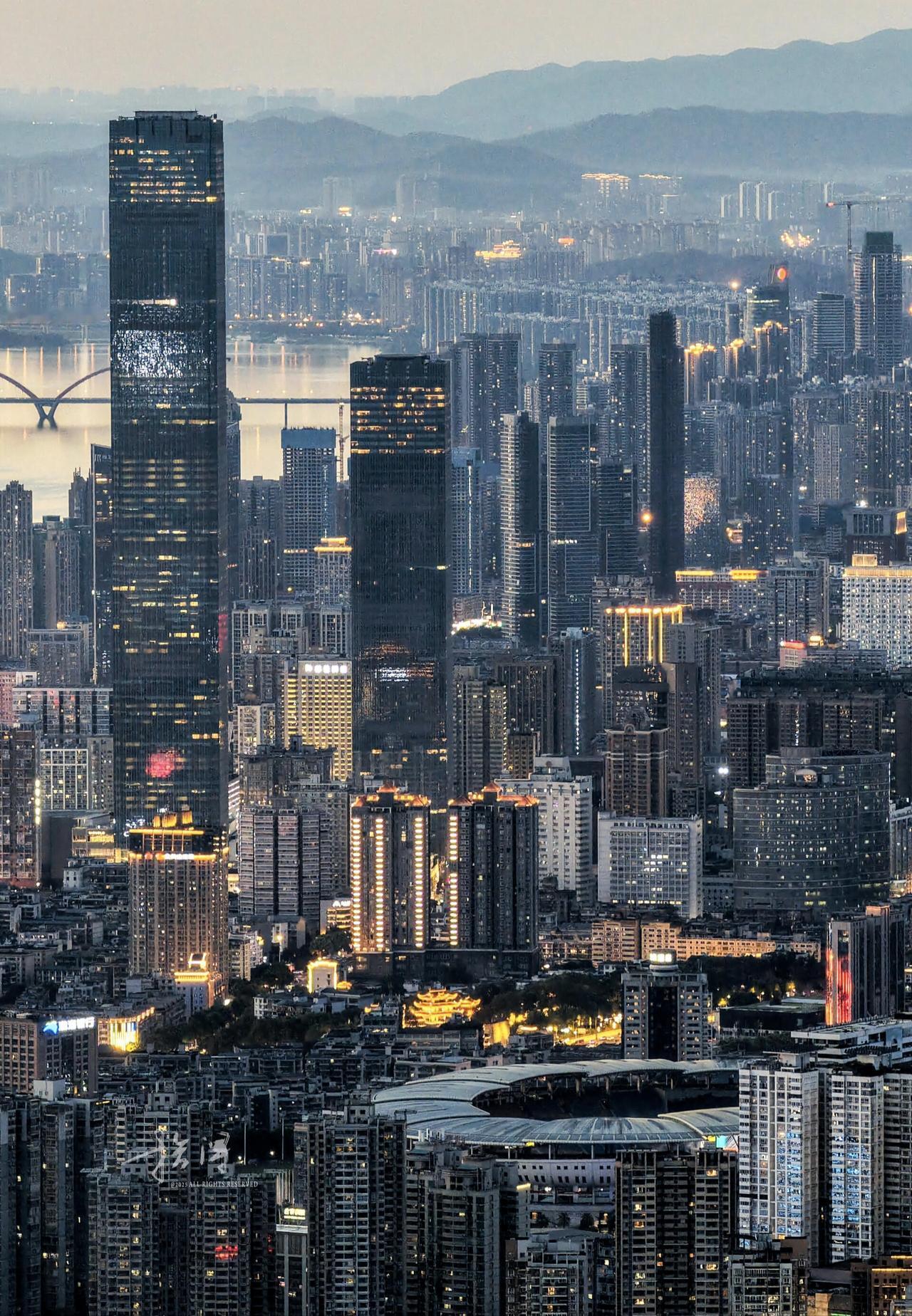 一直以来，我都有个误区：只要挂着长沙的名头，哪里都算市区。总觉得望城再偏，也属于