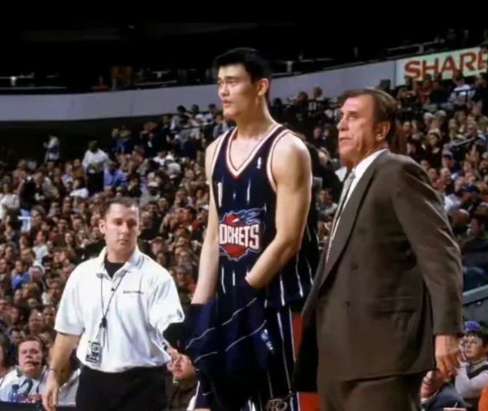 亚洲球员在nba最难破的记录一，姚明，NBA单场得到41分16篮板7助攻，带领球