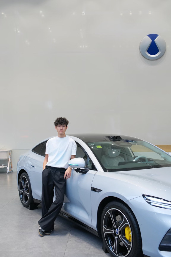 腾势Z9S|掌控科技与美学的表现