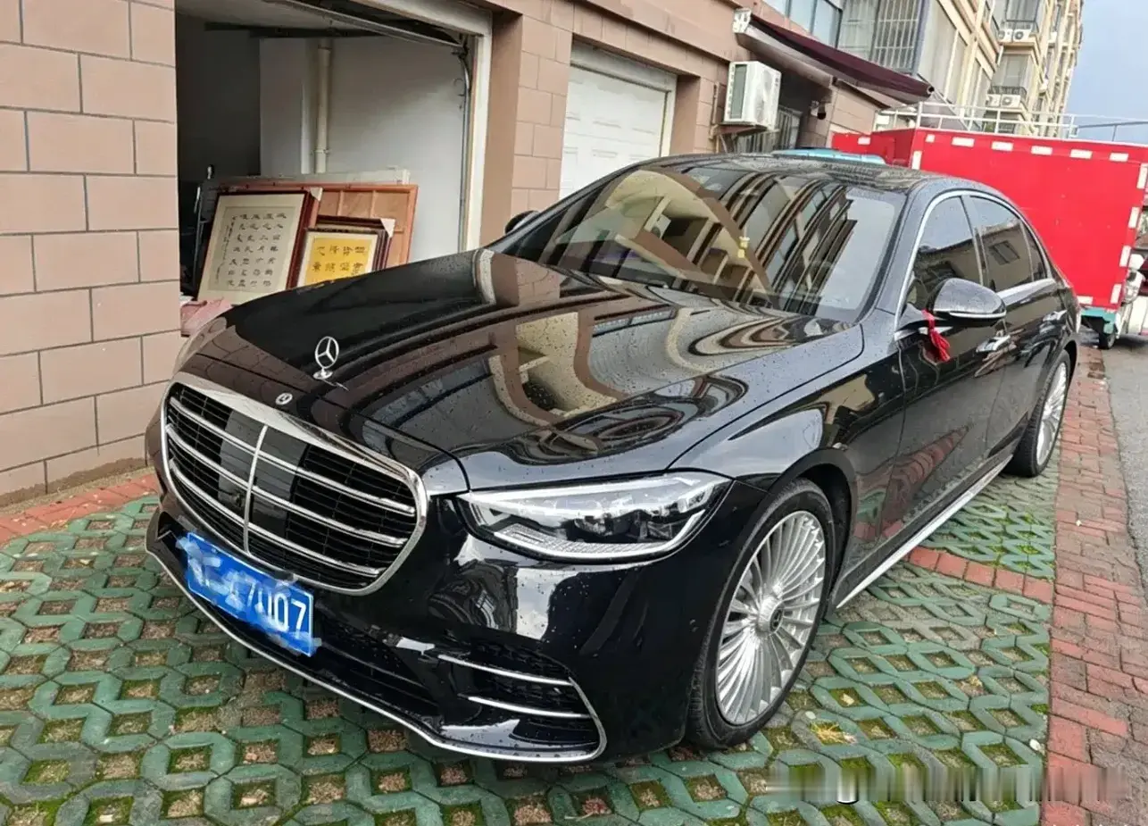 奔驰E级和S级有什么区别？网友：第一次感觉到，这座城市属于我