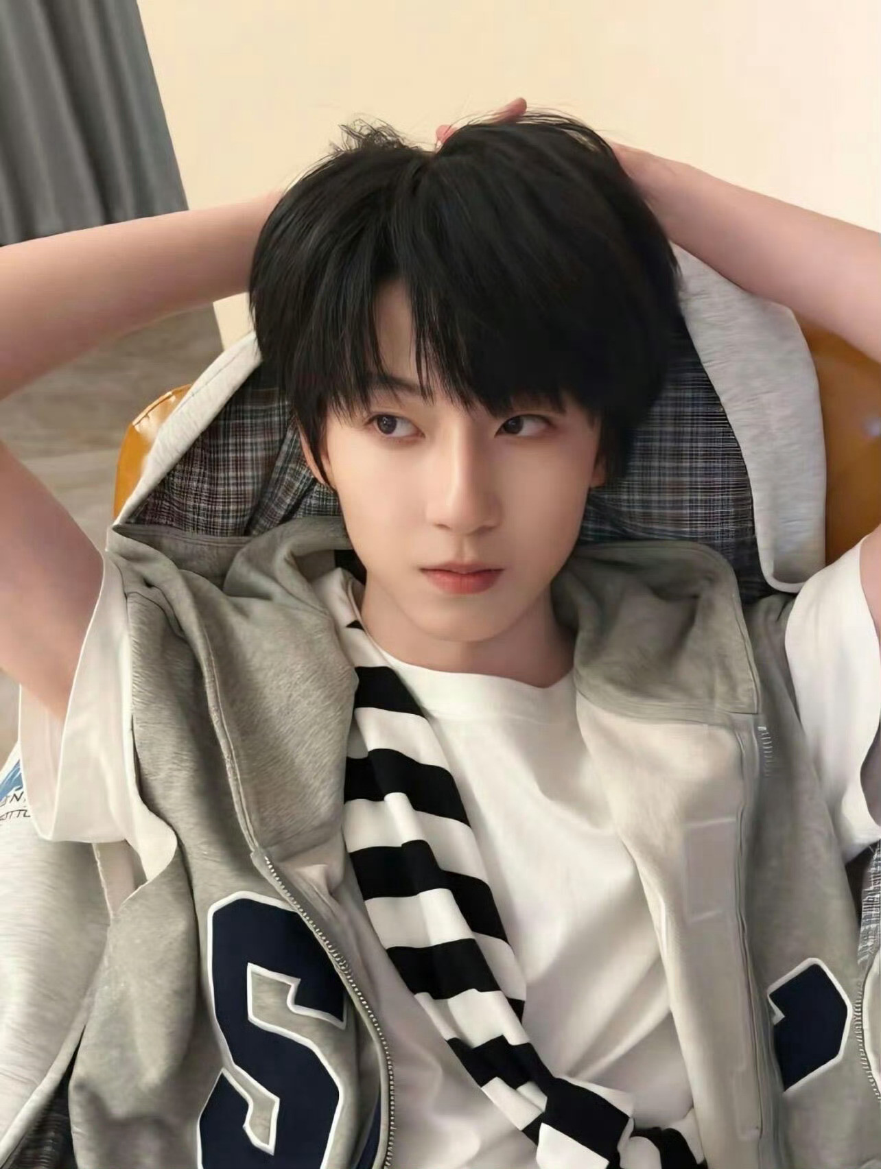 EXO老祖向杨博文道歉EXO老祖黄子稻向TF家族杨博文道歉但黄子稻和exo