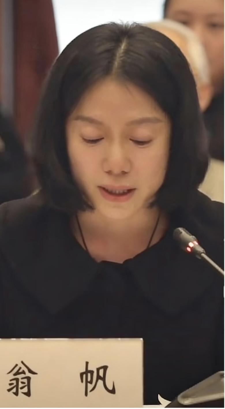 翁帆，莫哭！12月10日下午，杨振宁教授追思会在清华大学举行。翁帆在追思会上回忆