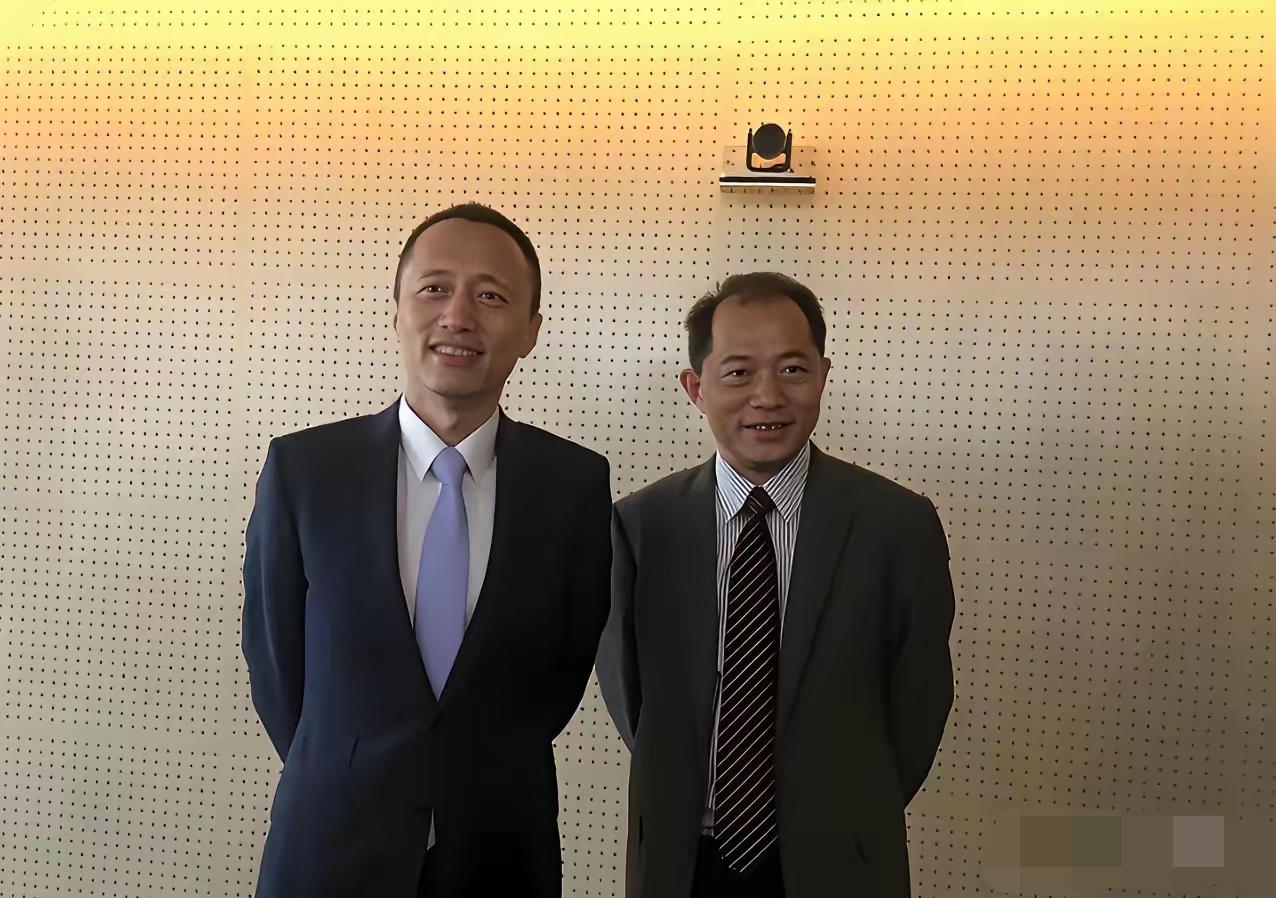 万科的郁亮也退休了！！王石的得意门生，郁亮在万科干了35年，终于安全下马，不容