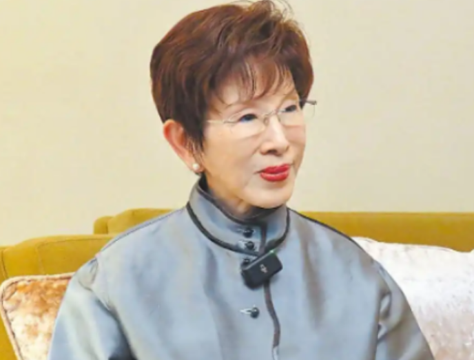 民进党立委邱志伟都把狠话撂出来了，说“等洪秀柱回来就抓”，结果再看国民党那帮头头