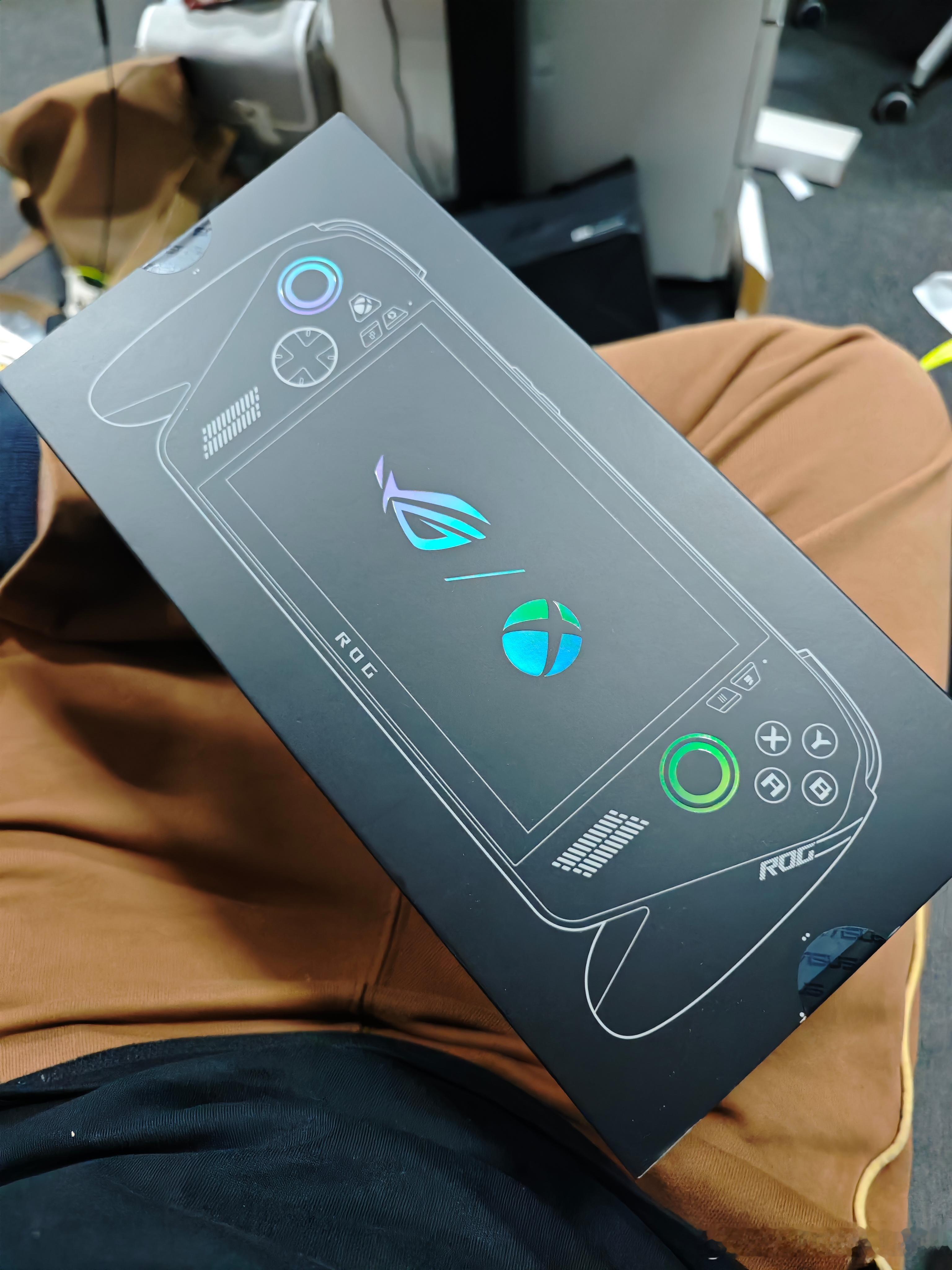 Rog新掌机是真省电啊，感觉终于实现了离电玩3A的一刻。掌机还有一个好处就是可