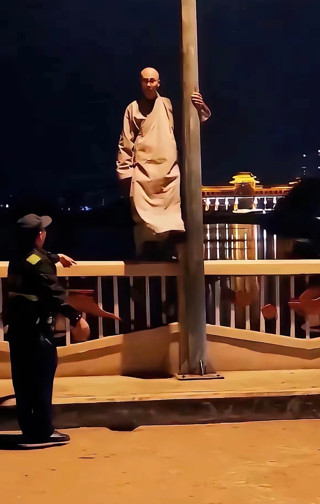 医生、医学生这个群体，是跟老师这个职业一样，在东大是一个鼠目寸光、狭隘、偏执、没