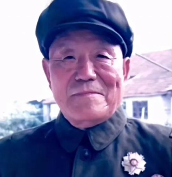 上甘岭特功八连连长超级兵王，他是400万解放军中的最强存在是勇冠三军后超级兵王，