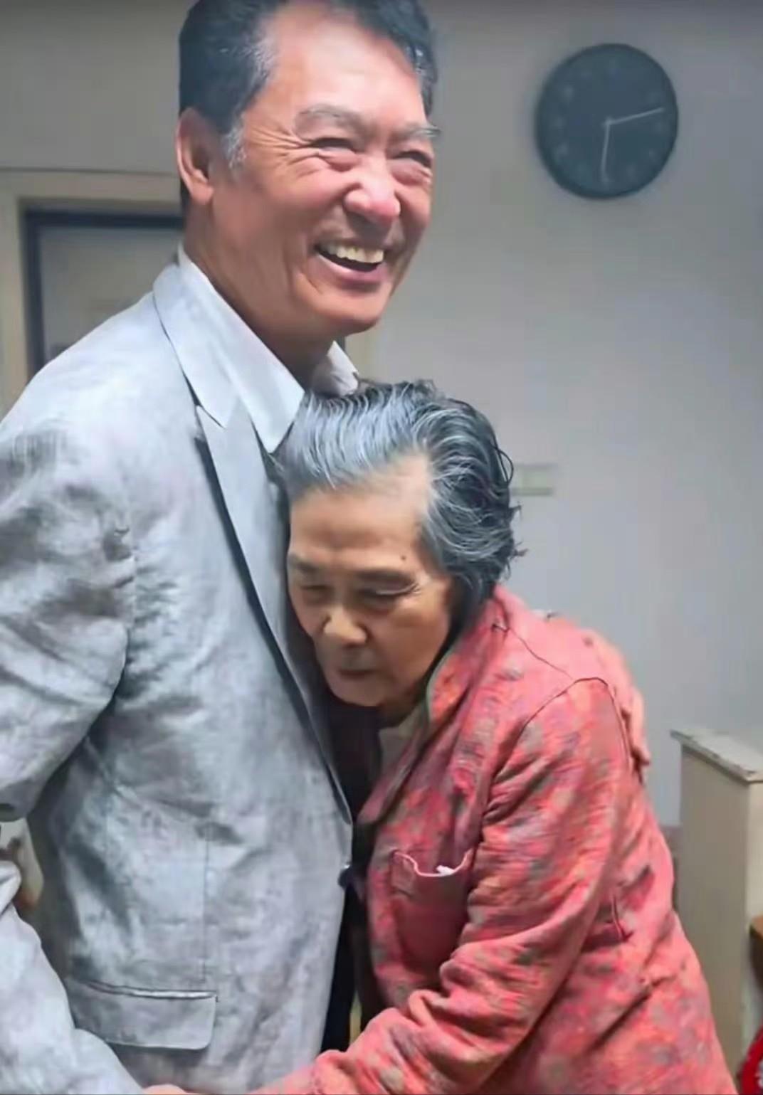 谁还记得82版《武松》里那个豪气干云的打虎英雄祝延平？如今67岁的他，在生活中也