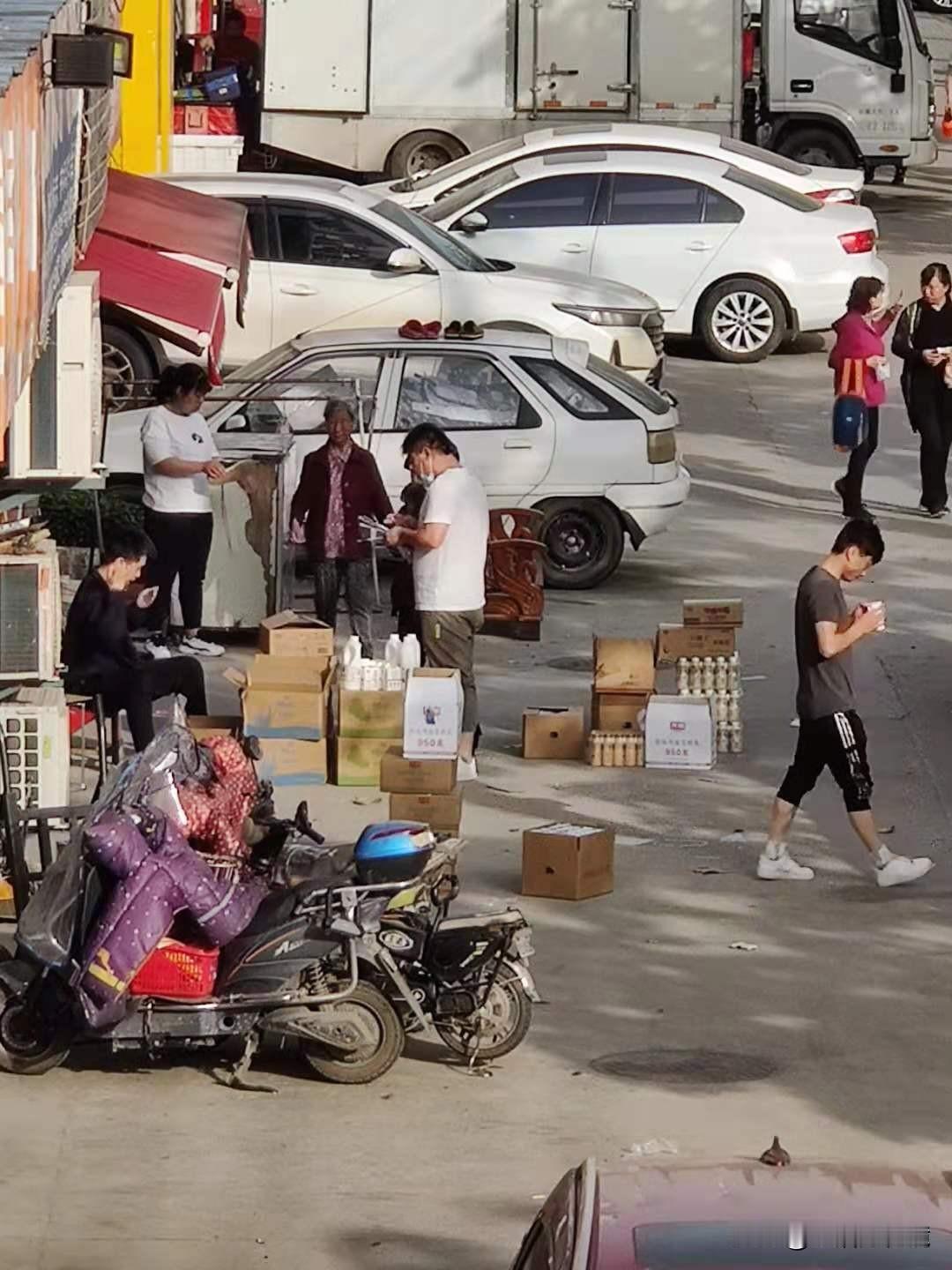 双休日能否让老百姓轻松地过个周末有热心市民向市民热线反映：我是武昌区南湖片区