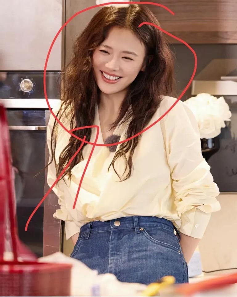 五年，耗不动了。马思纯亲口承认，跟张哲轩分了。原因就一个：她想结婚，对方态度