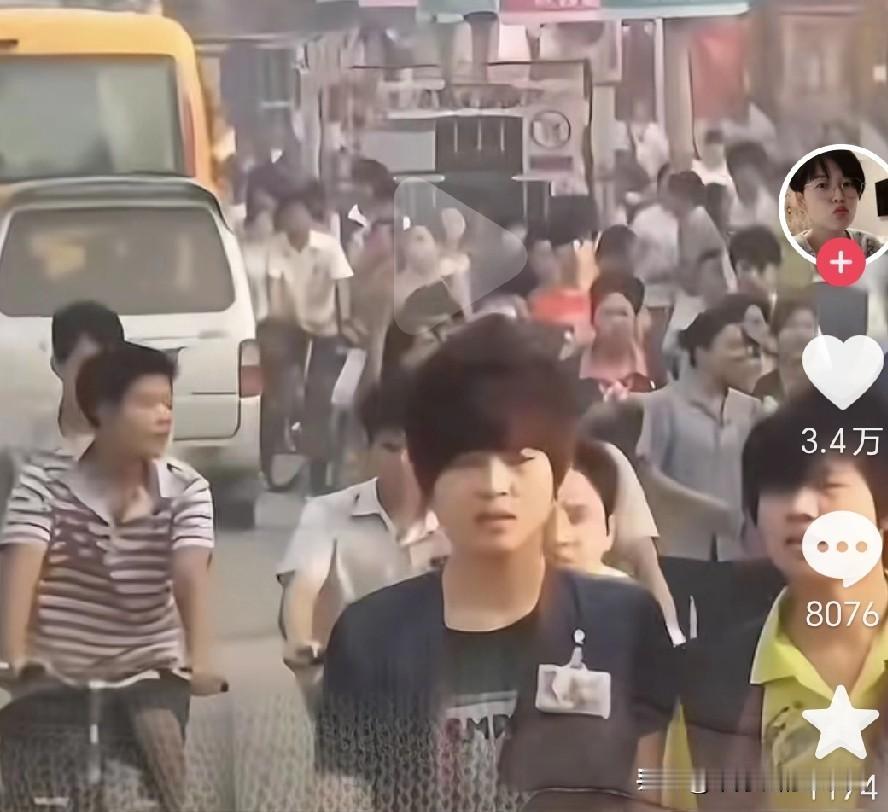 两张图：以前的广州街头和现在的广州街头。有网友说，三元里那边，走在大街上，有种