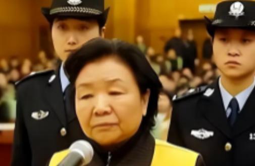 三鹿前董事长田文华三度减刑、2027年即将出狱！祸害30万家庭，凭什么提前重获自