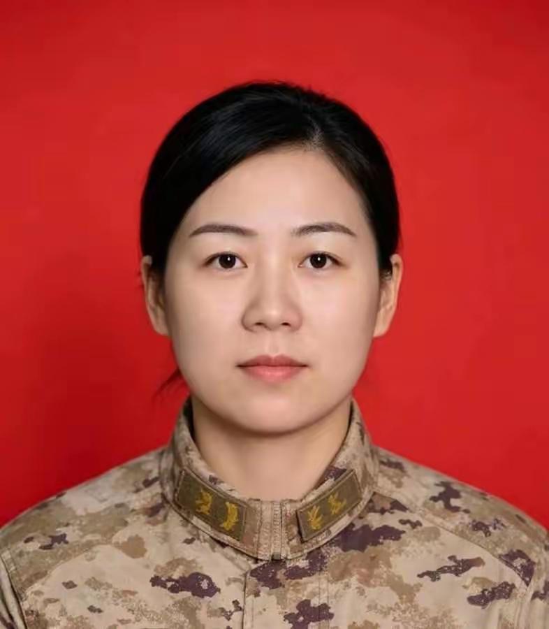 🌛邢莹莹，女，汉族，1987年出生，河南洛阳人，2009年入伍，2011年