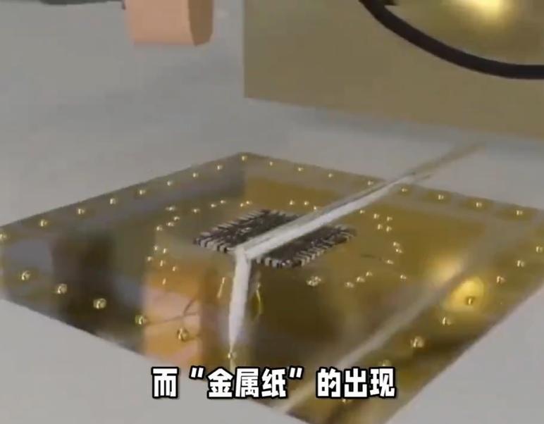中国科学家把金属压成纸！芯片铁律被撕碎，全球连夜研究。你有没有想过一个问题