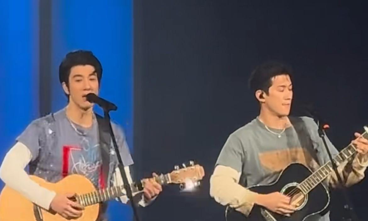 李治廷和王力宏世界上的另一个我，说实话王力宏演唱会李治廷出来的时候，我是真的没