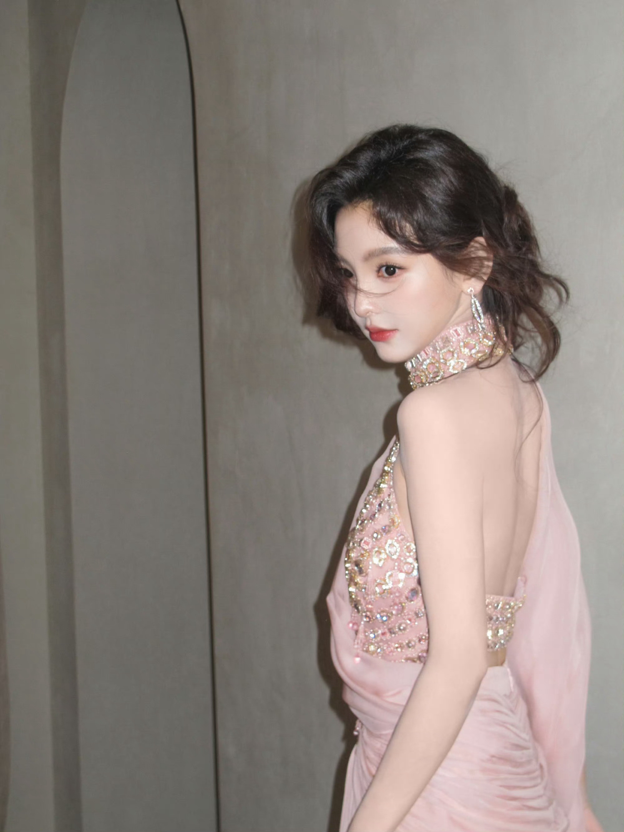 章若楠这个死亡行程看得我有点亖，这个死亡行程晚上结束后还要去健身，章若楠，有这个