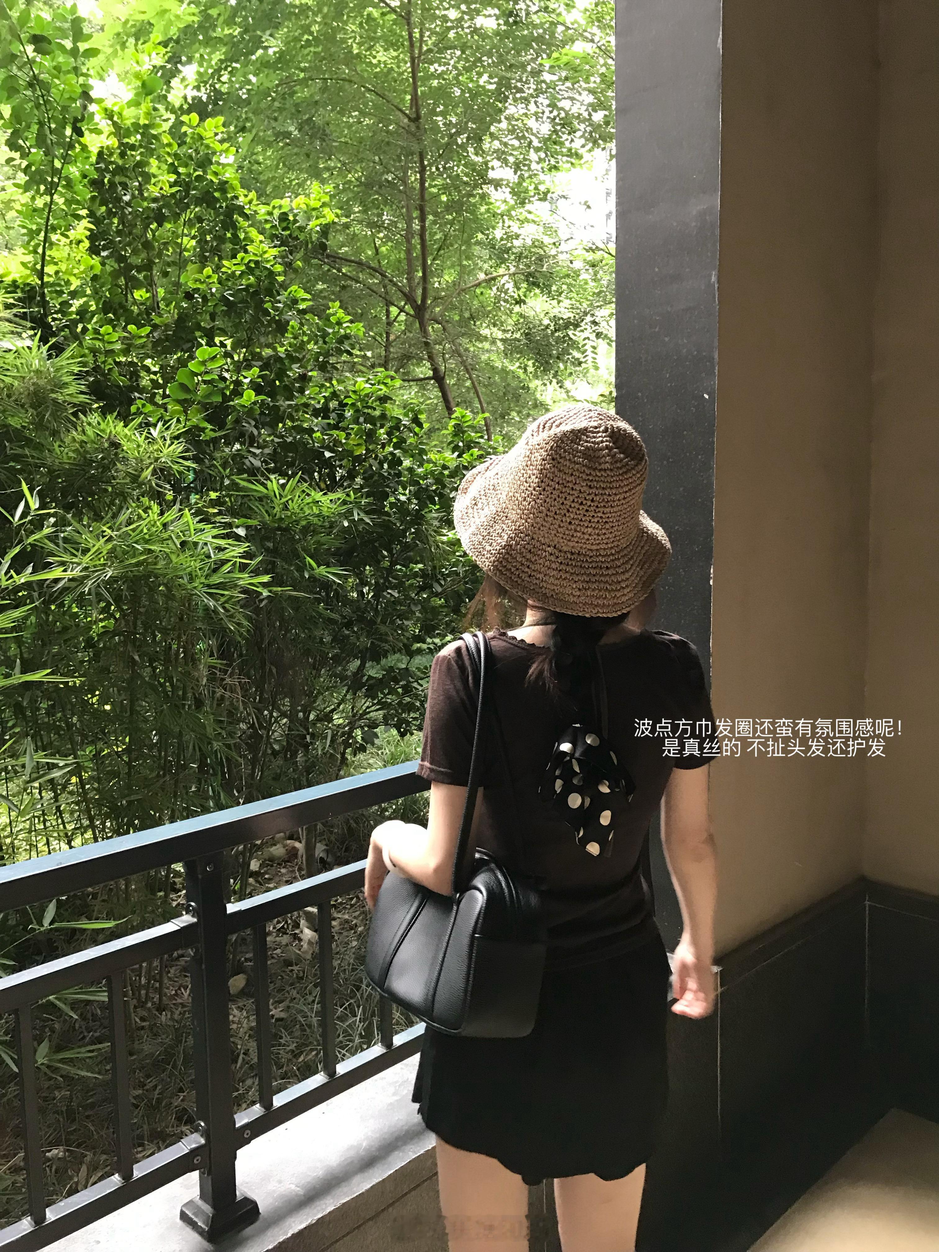 一套不一样的风格喜欢好久不穿短裙了！这两天好热啊pu‘sootd